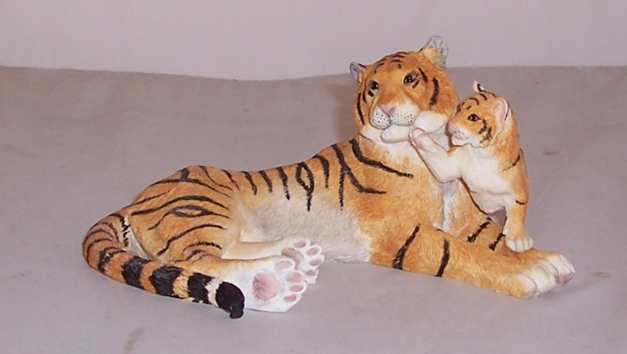 Country Artists Tiger Cub Playful CA01246